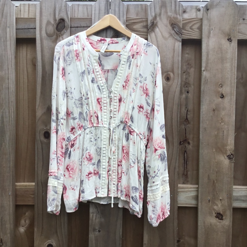American Rag brand 100%cotton shirt with rayon trim